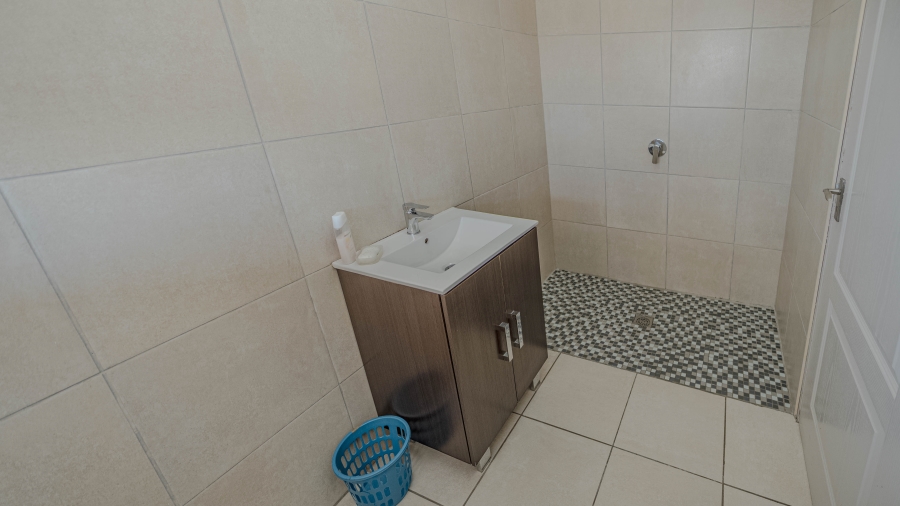 6 Bedroom Property for Sale in Vredekloof Heights Western Cape